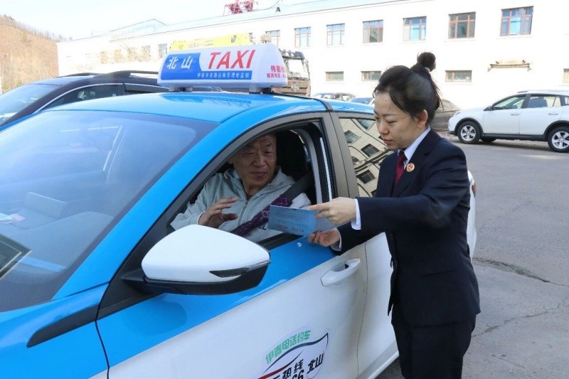 反思交通陋习 守护出行平安——黑龙江省伊春市伊美区人民检察院开展全国交通安全反思日普法宣传活动