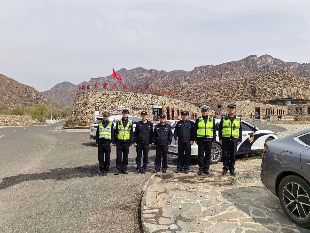 五一“警”相随——内蒙古卓资公安交警全力守护路畅人安