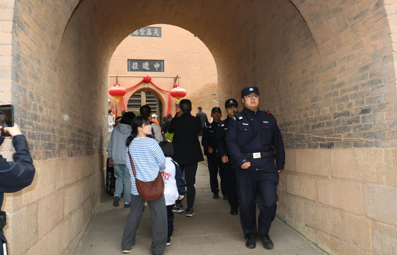 山西皇城相府景区派出所：五一我在岗 服务暖人心