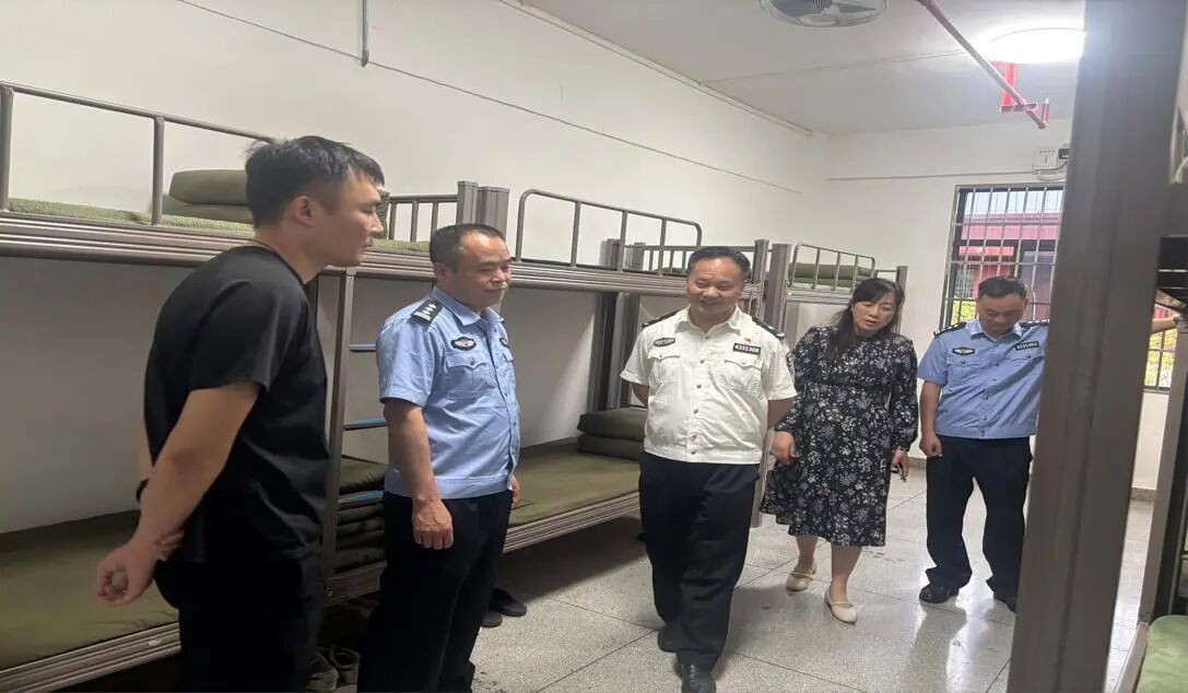 湖南省衡阳市强制隔离戒毒所赴市第十中学指导校园安全工作
