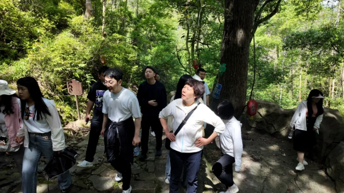 湖南省岳阳楼区人民检察院赴张谷英开展春游活动