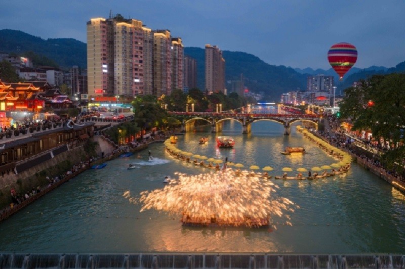 湖北宣恩：二十年治水兴城 浪漫宣恩跑出“长红”流量