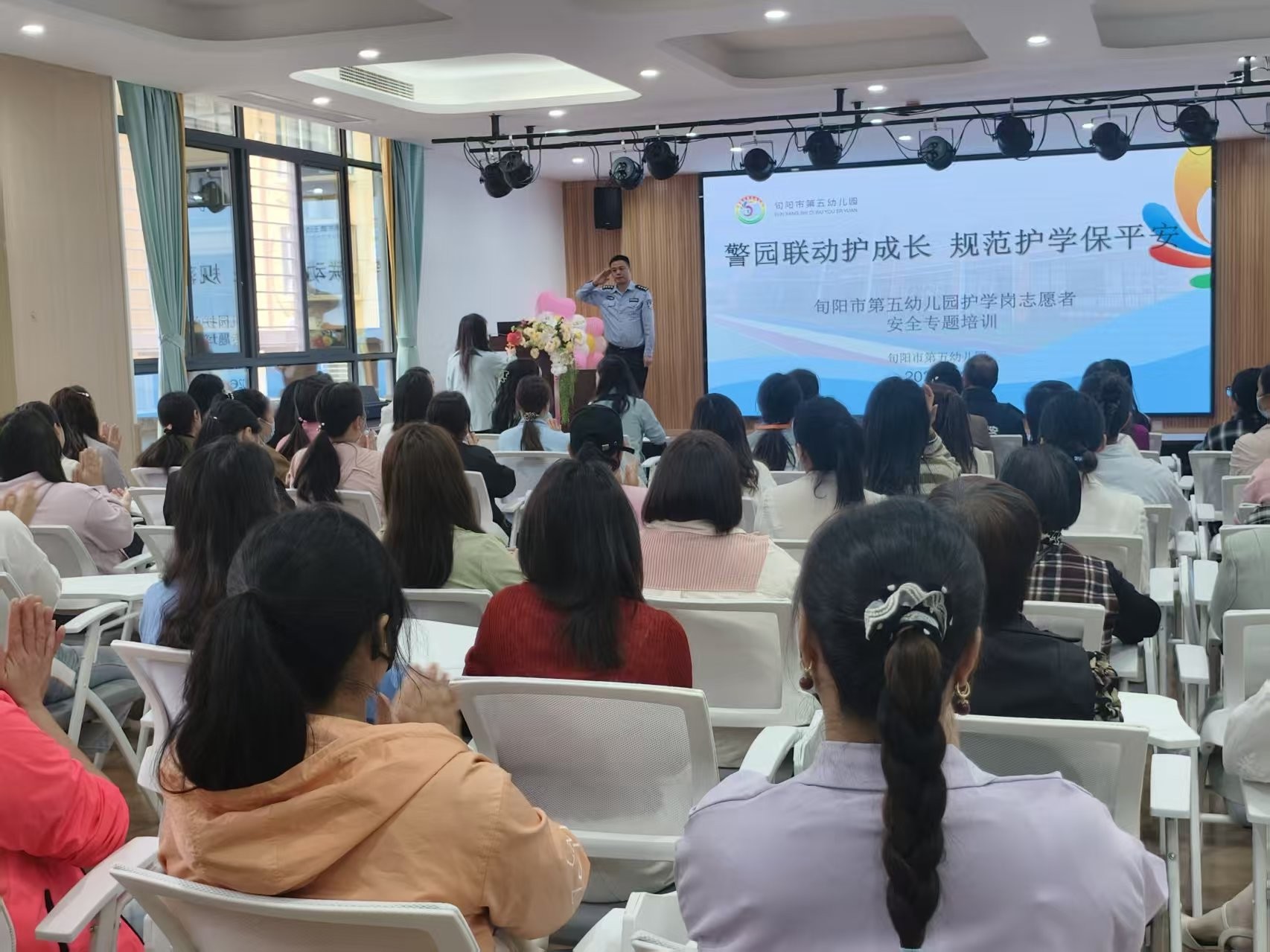 陕西旬阳城郊派出所:风雨无阻护学路  警民同心筑平安
