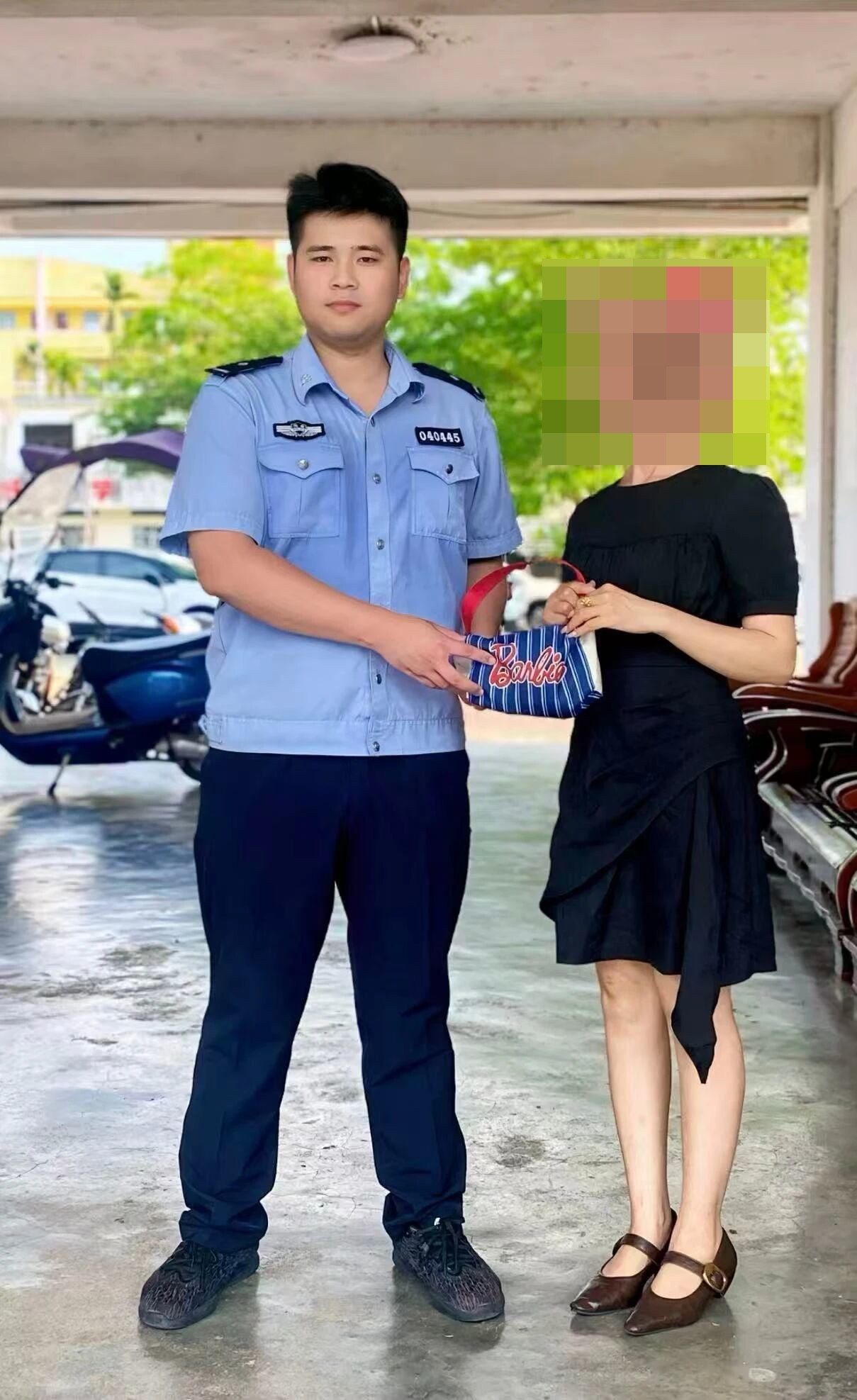 海南琼海警方快速行动寻回丢失钱包 群众发社媒点赞致谢