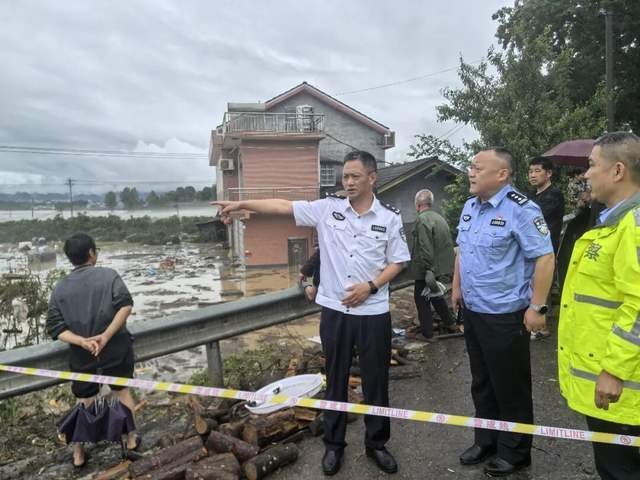 湖南省常德市副市长、市公安局局长张永强赴石门开展抢险救灾指挥调度和风险隐患排查工作