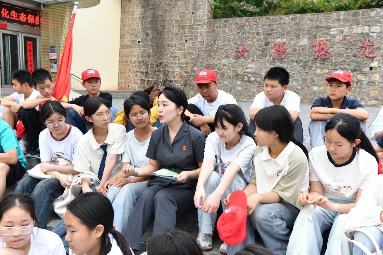 河南汝阳：在亿年化石前，给孩子们讲“守护”