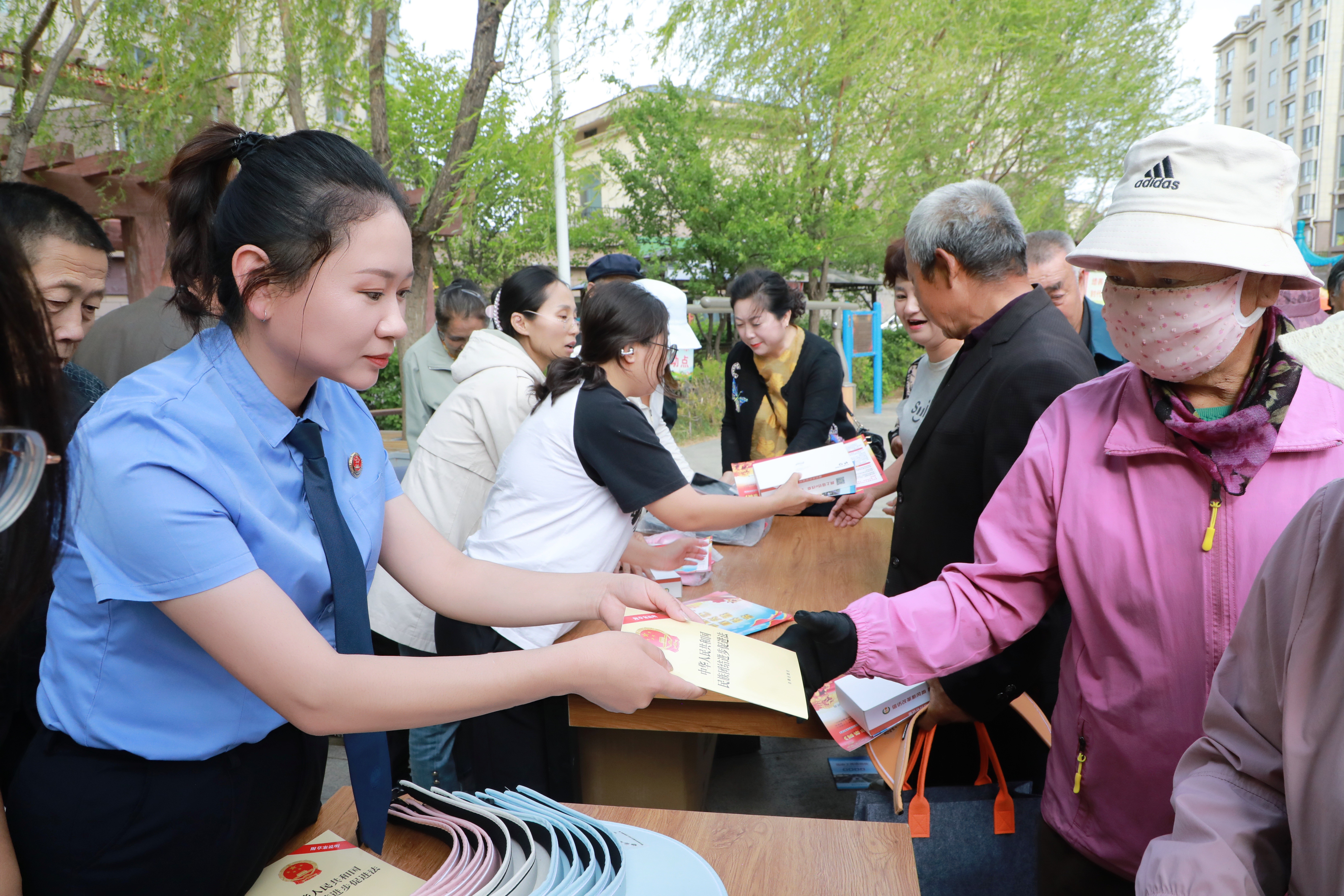 下沉社区普法惠民 源头化解民生诉求——内蒙古鄂尔多斯康巴什区人民检察院扎实开展司法救助、信访法治进社区宣传活动