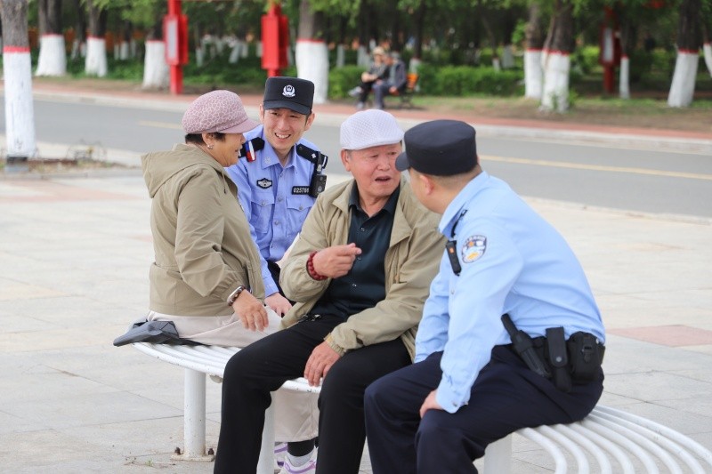 黑龙江省哈尔滨市通河县公安局：反诈春风进广场 守护最美“夕阳红”