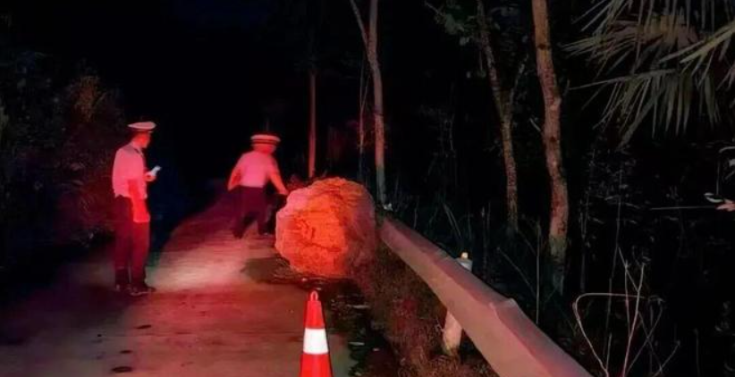 湖南石门公安：这一夜，他们彻夜未眠，用脚步丈量出“安全堤”