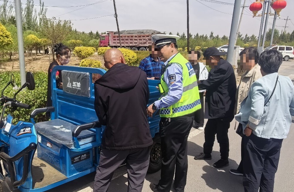 内蒙古商都交警：田间路上话安全，暖心守护乡间路