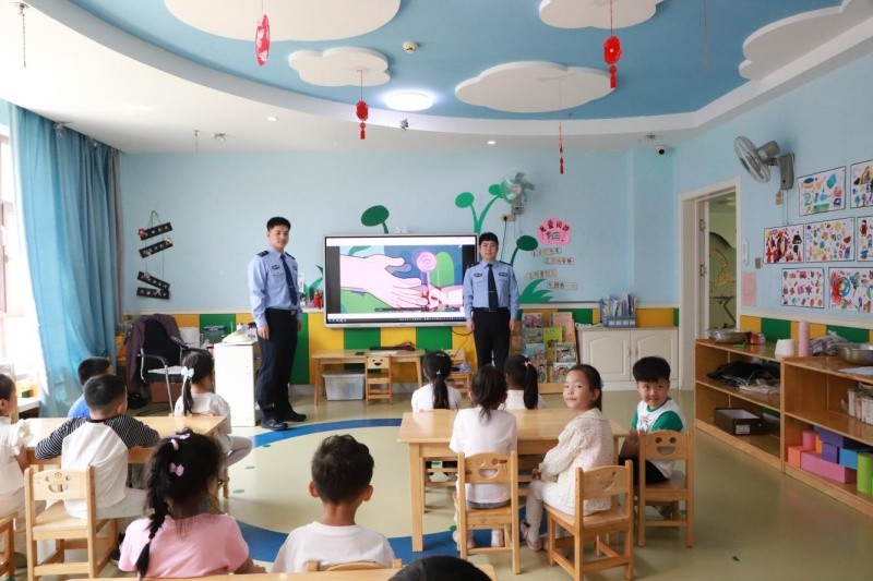 黑龙江省哈尔滨市通河县公安局：“警察叔叔的‘安全魔法课’开讲啦！”