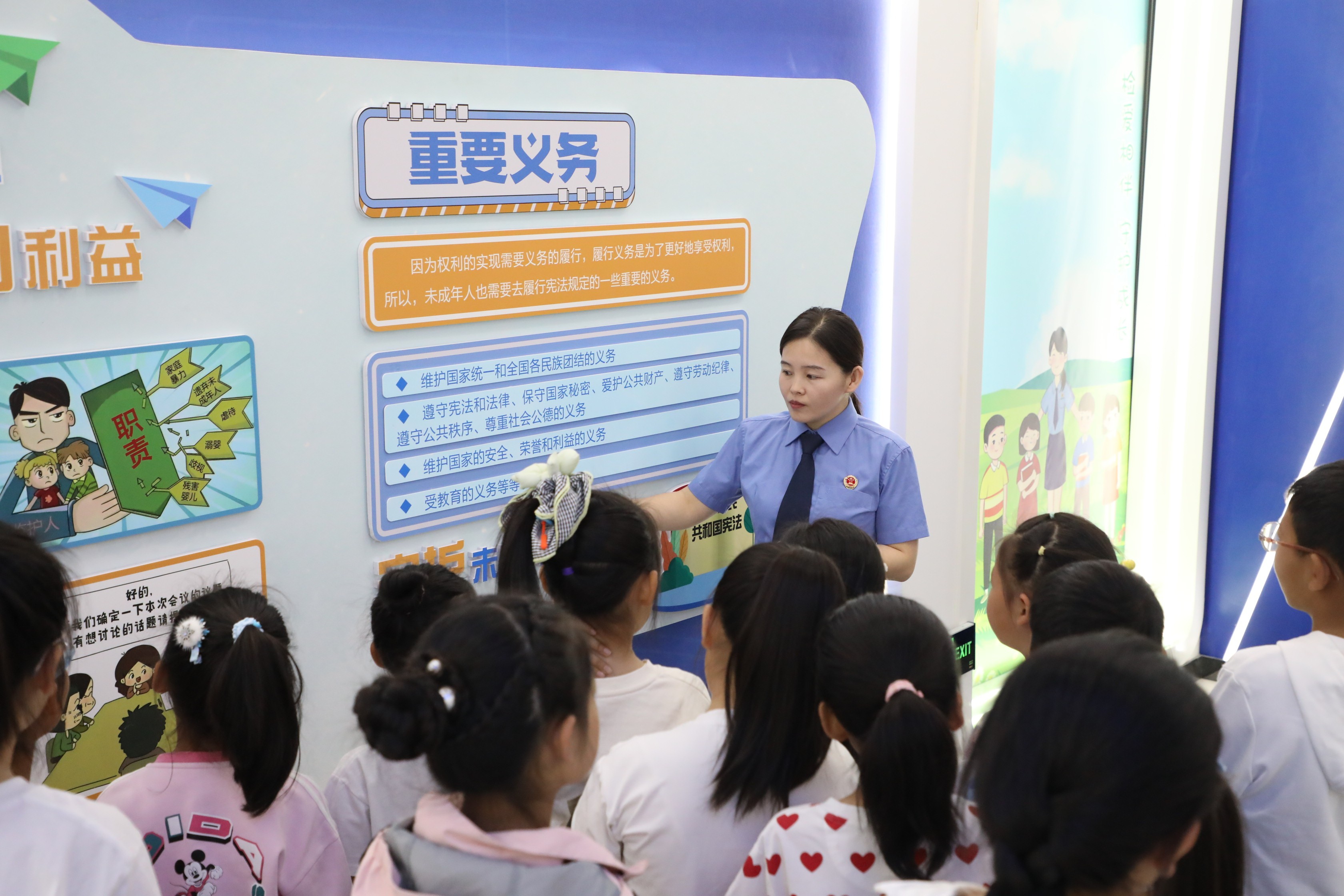 内蒙古呼伦贝尔市陈巴尔虎旗检察院开展“检爱同行 向阳生长”普法活动