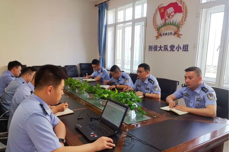 黑龙江省林区公安局绥棱分局机关二支部刑侦党小组扎实开展业务培训与体能集训