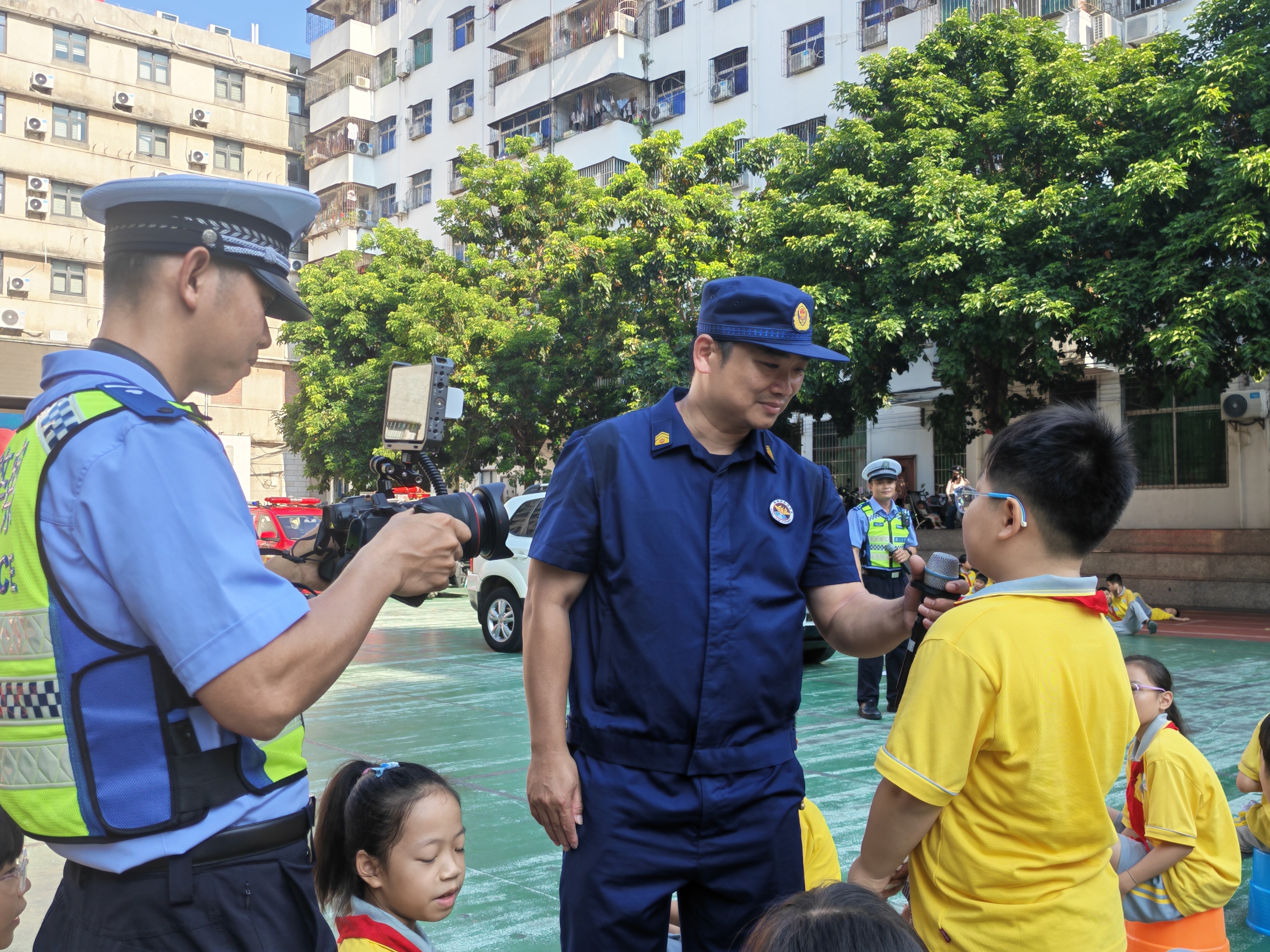 安全宣传进校园 海口琼山消防携手交警筑牢校园安全防线