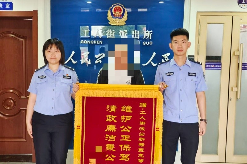 30年未办二代证 黑龙江林区民警“代跑”半个月助老人重获“身份”