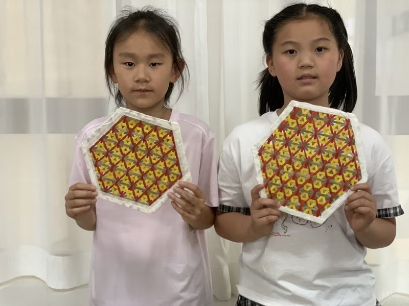 湖北恩施市高旗实验小学：巧编六角花  竹韵传薪火