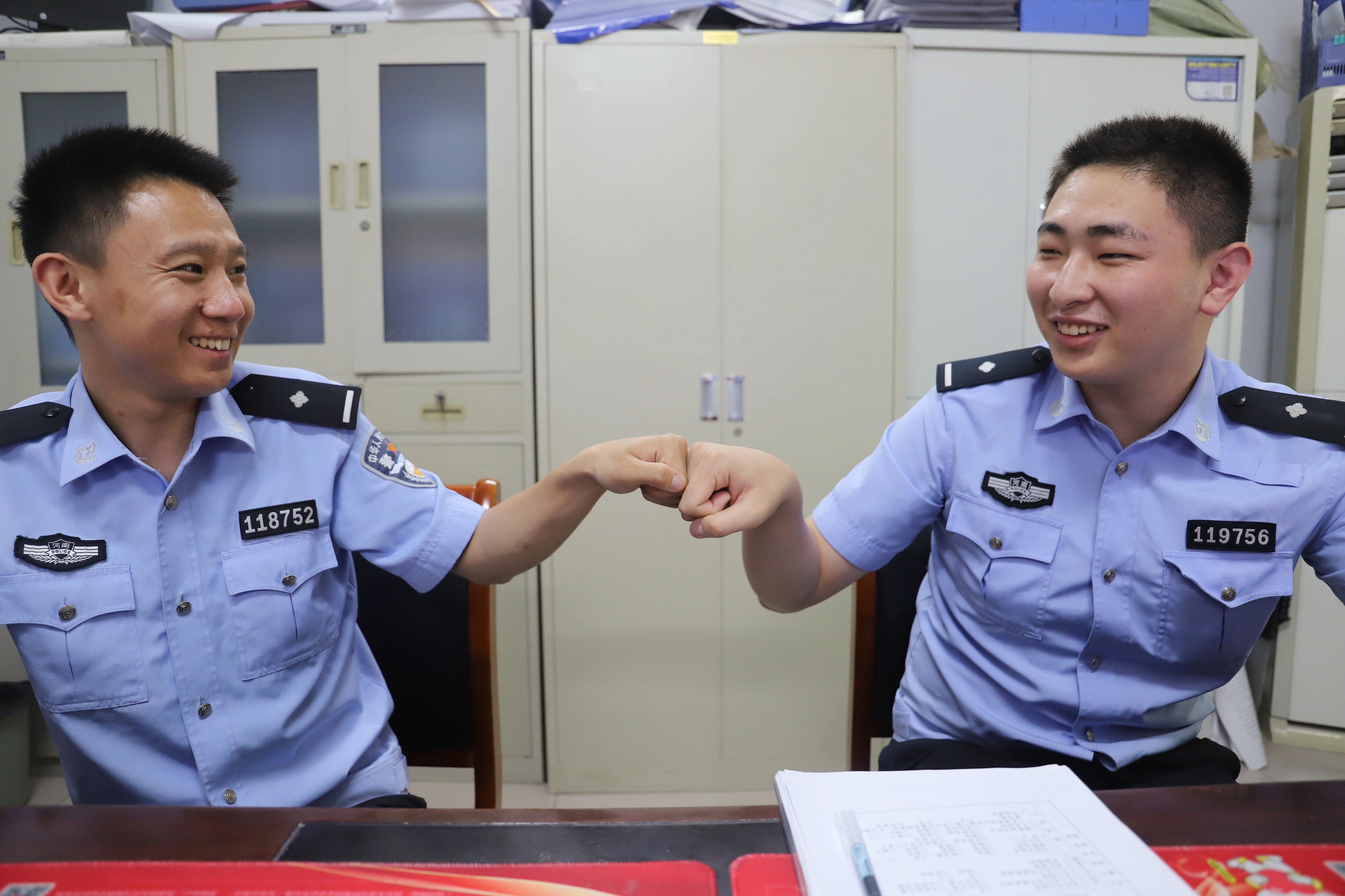 河南汝阳：藏蓝师徒情 薪火永相传