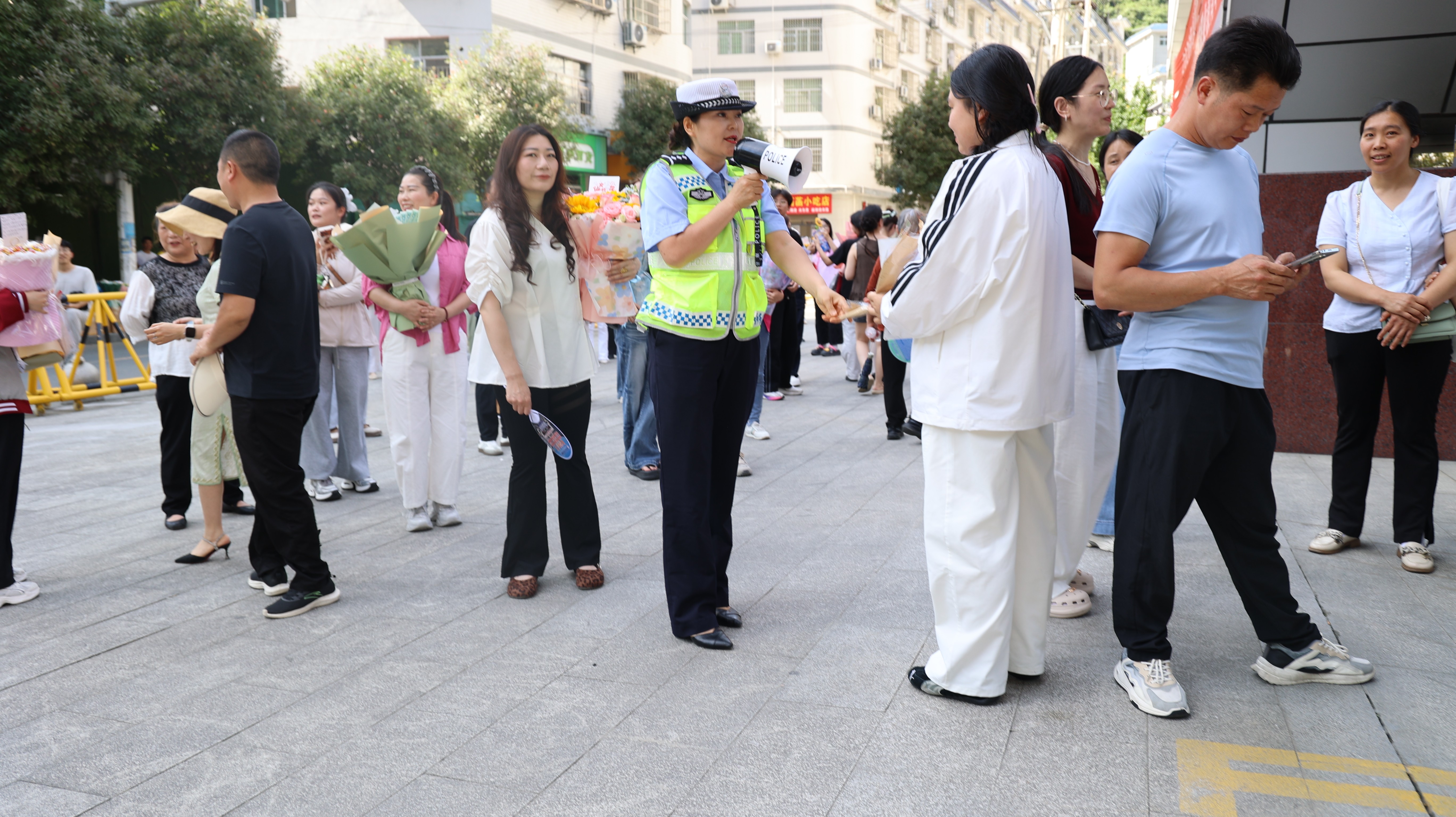陕西岚皋交管大队：把交通安全做到群众的心坎上