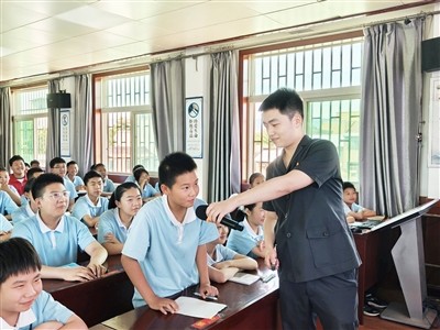 渭南市潼关县人民法院为莘莘学子送上一堂特殊“普法教育课”