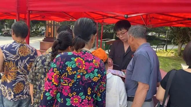 湖南汉寿县举办“守住钱袋子，护好幸福家”防范非法集资集中宣传活动