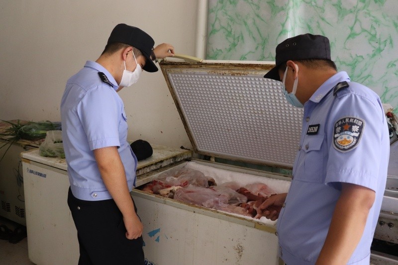 紧盯“盘中肉” 严守“安全关”——黑龙江省林区公安局通北分局环食药侦大队开展肉制品专项检查行动