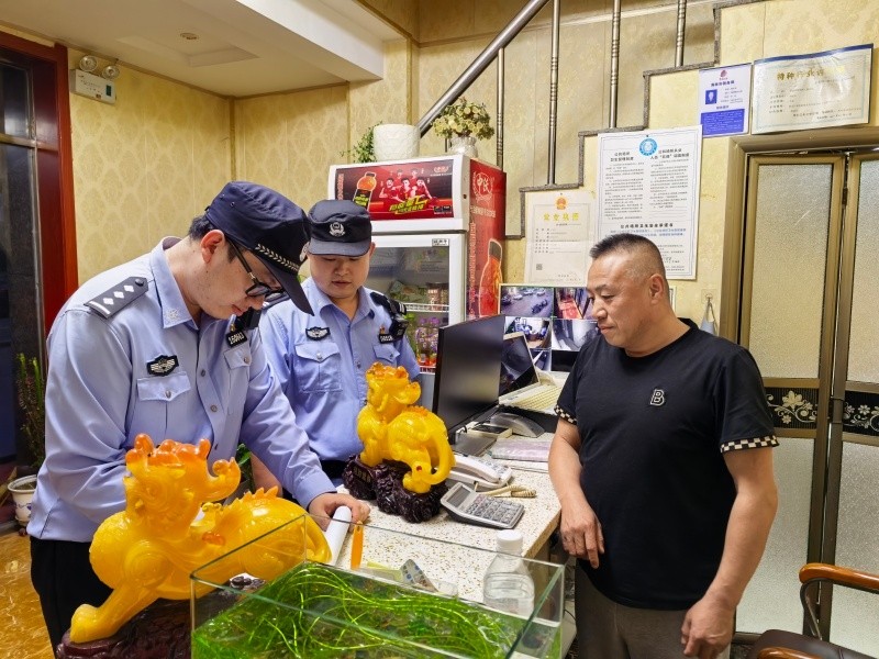 黑龙江省林区公安局海林分局机关第二党支部开展节前重点行业场所安全检查