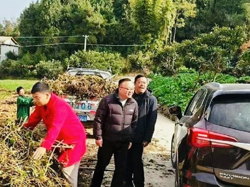 湖北恩施市人大代表龙富： 十载履职守初心  扎根乡土践使命