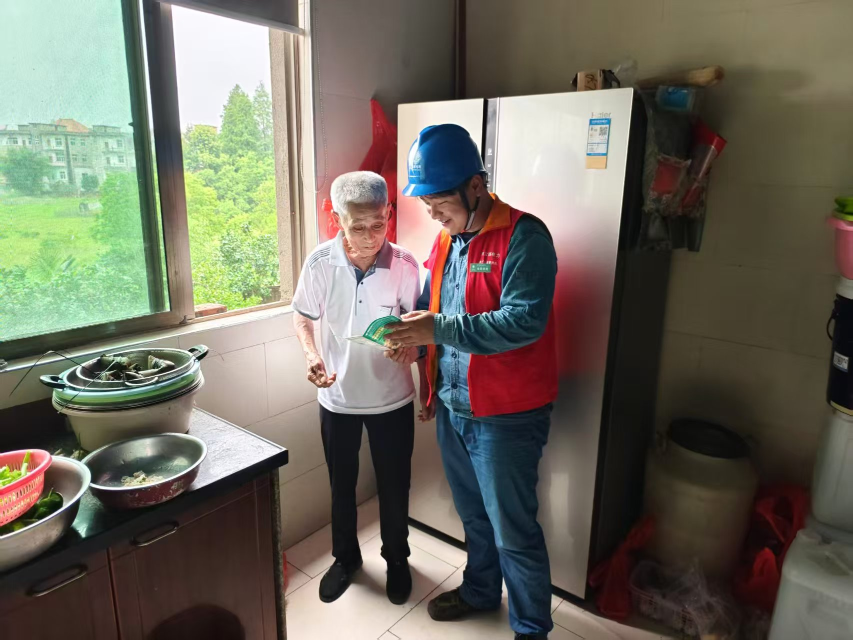 国网余干县供电公司：开展留守老人家庭用电安全专项上门排查行动