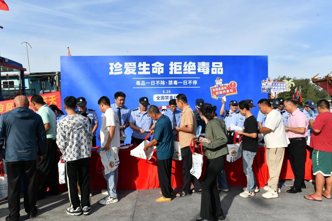 海南省琼海市检察院开展防范青少年药物滥用宣传活动