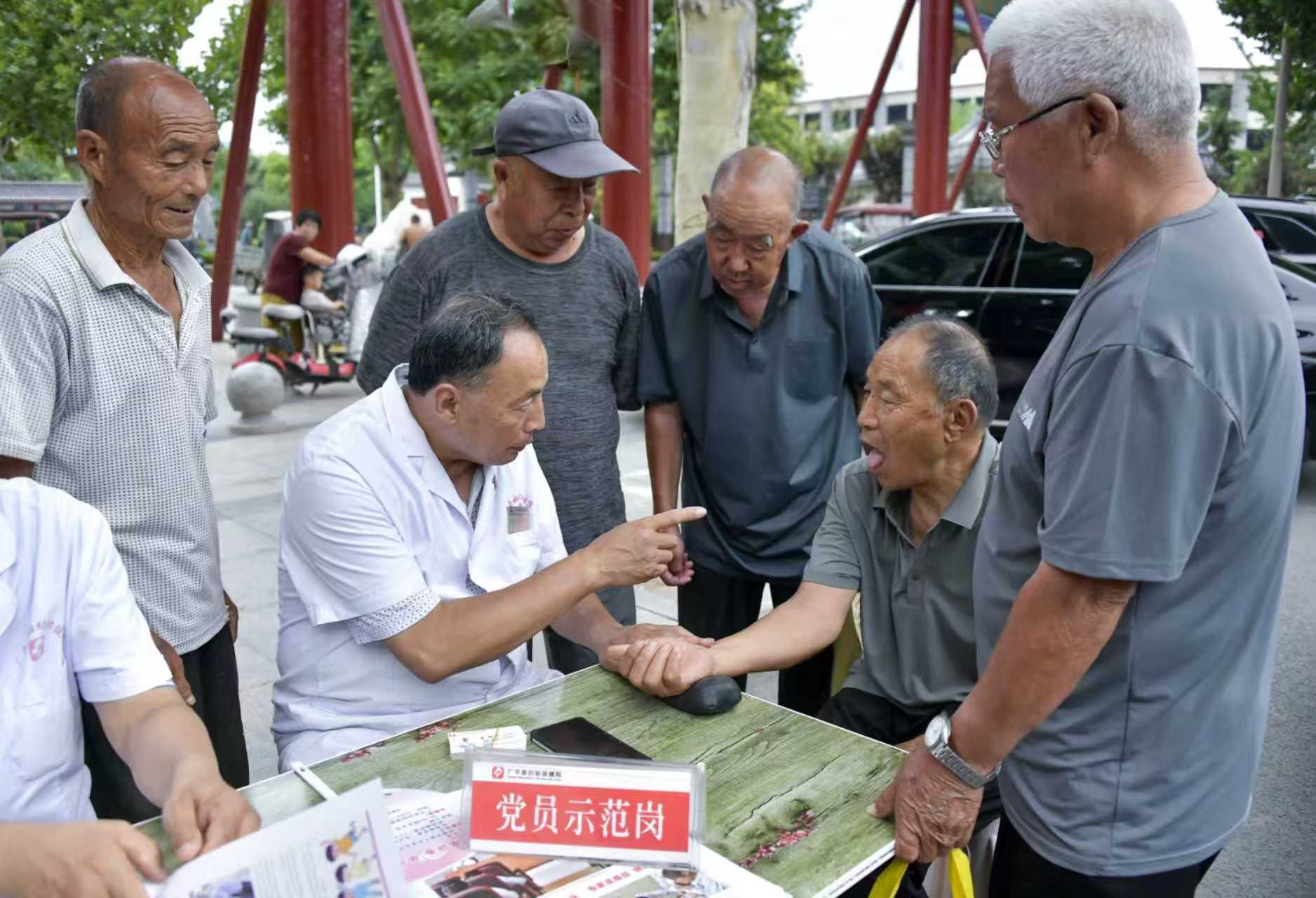广平县妇幼保健院： 迎“七一”惠民义诊走进太极广场