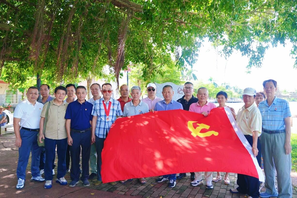 海口美兰法院退休干部党支部组织开展“七一”主题党日活动