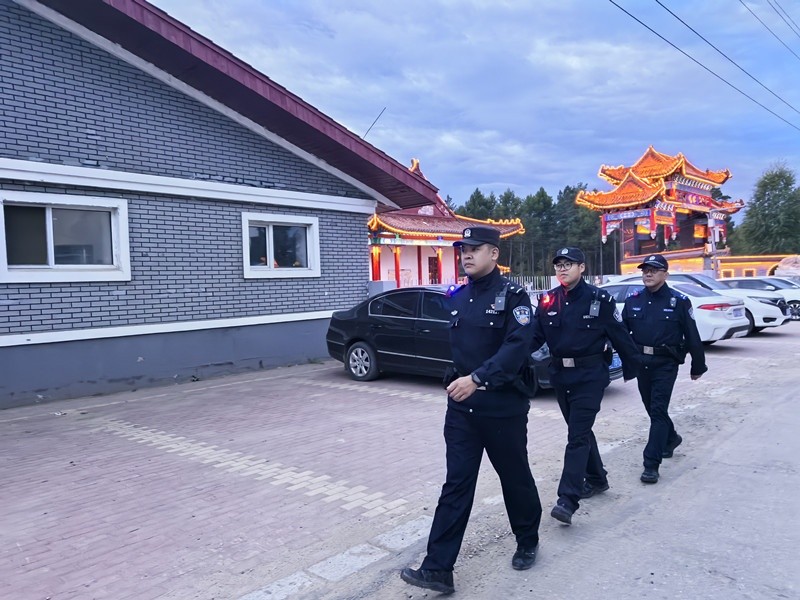 黑龙江省大兴安岭公安局十八站分局：秋风起，警灯亮，“藏蓝”守护“百姓安”