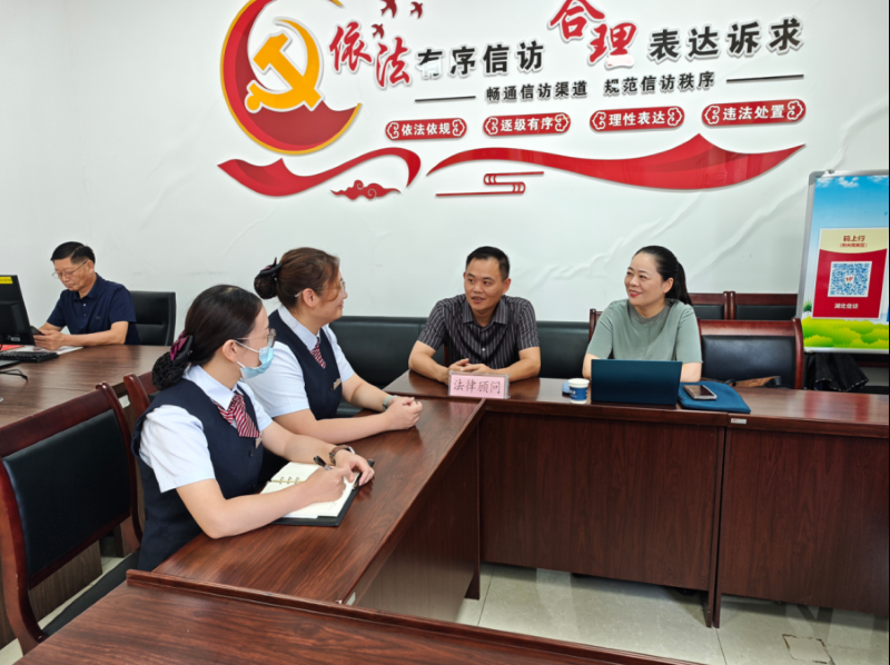 “四师助企”送法上门 荆州高新区开展律师免费咨询日活动