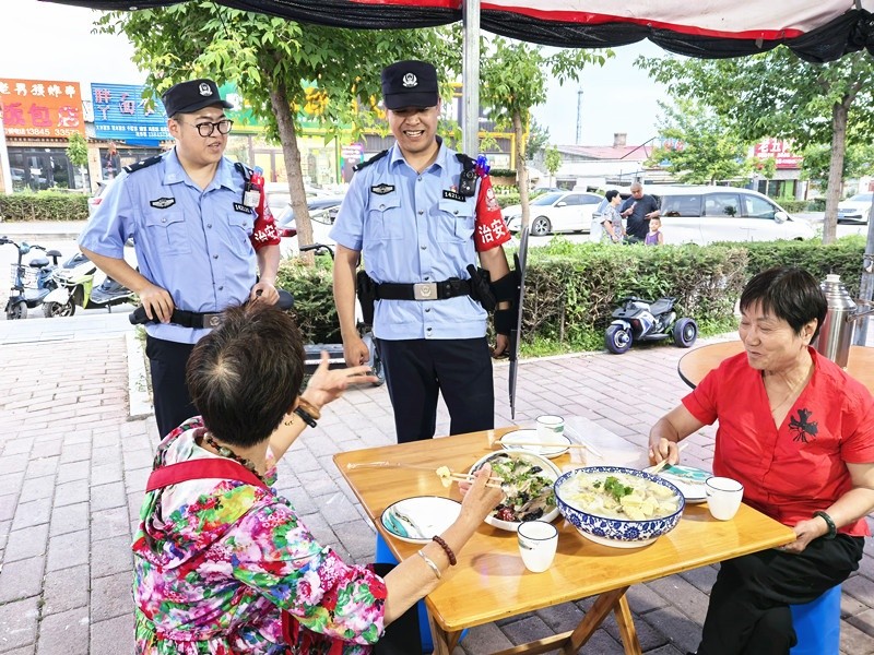黑龙江省大兴安岭公安局十八站分局：“警”色护美景 安全不缺位