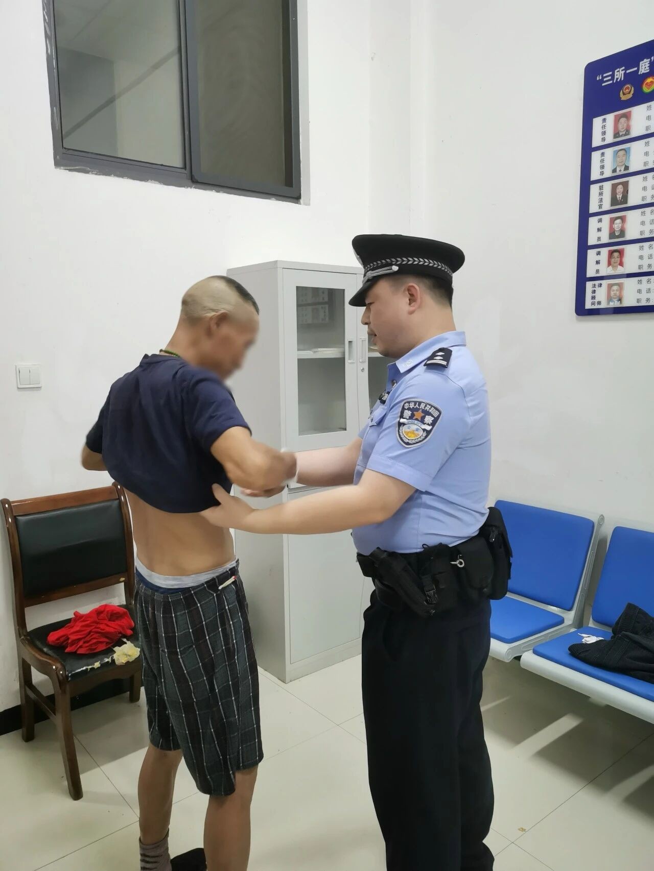 护送、换衣、陪聊……宁乡警察的“临时儿女”当得很称职！