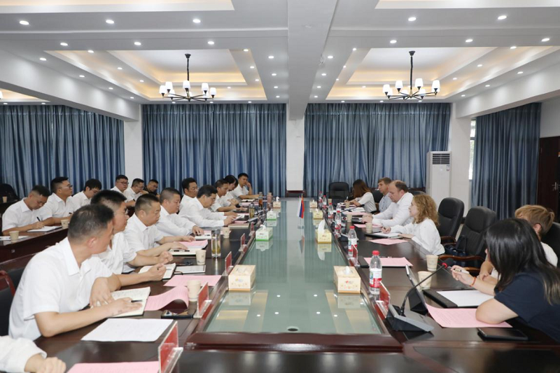 俄罗斯布良斯克国立工程技术大学代表团到访恩施职业技术学院