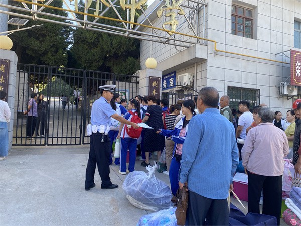 陕西淳化县公安局交通管理大队：秋季开学启新篇 交警护航保畅通