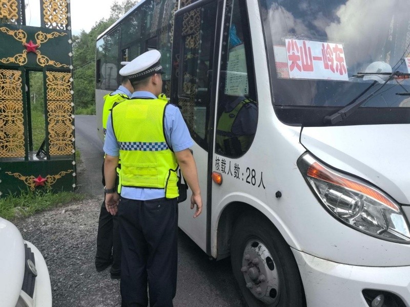 黑龙江省林区公安局双鸭山分局：深耕林区交管主责 守护林海出行平安