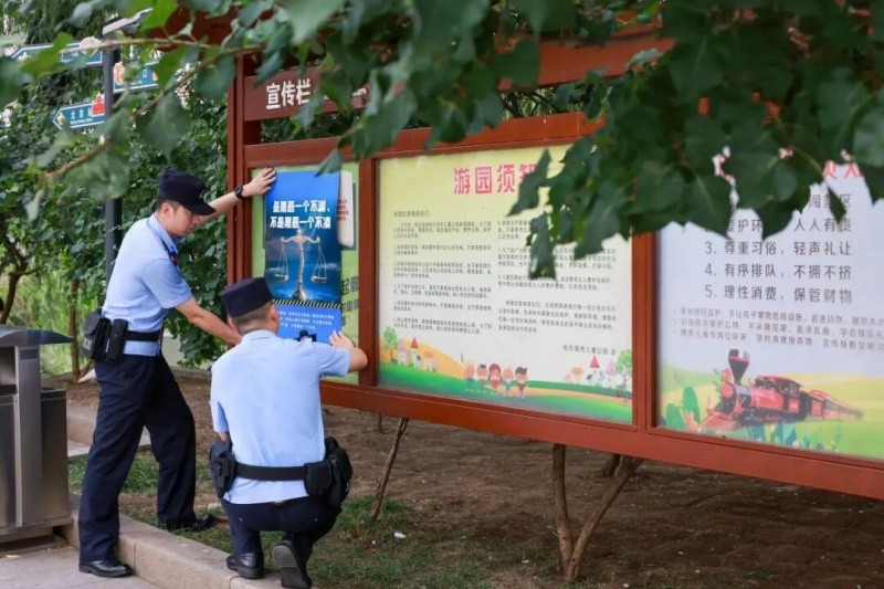 从商圈广场到田间地头 黑龙江哈尔滨公安将扫黑除恶宣传做到群众身边
