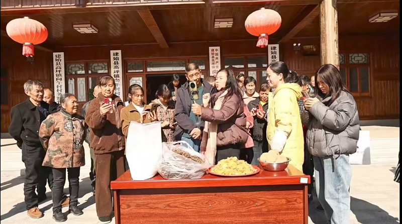 湖北建始向午村：“院落小会”+“云端课堂”，线上线下议事平台激活振兴内生力