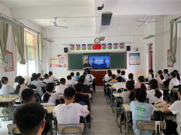 陕西韩城法院少年法庭进校园开展秋季“开学第一课”法治宣讲