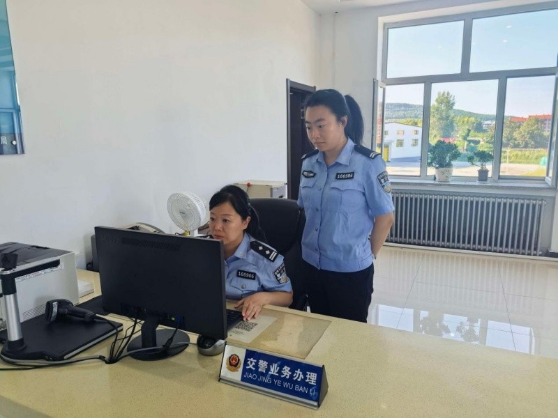黑龙江省林区公安局双鸭山分局：深耕“绿荫”传帮带 师徒携手共成长