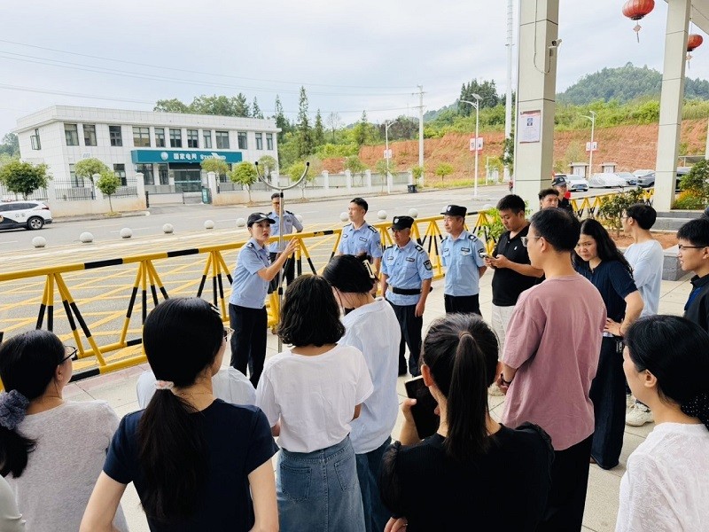 湖北宣恩：多部门联动进校园  筑牢秋季校园安全防线