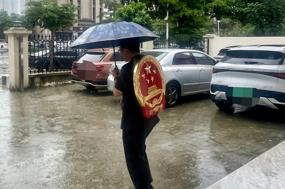 大雨不挡为民路 海南海口中院巡回审判化解青年创业纠纷