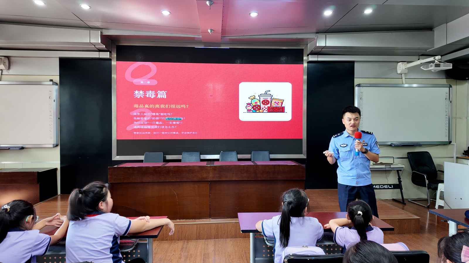 呼和浩特市回民区：开学禁毒第一课 筑牢校园“无毒”安全防线