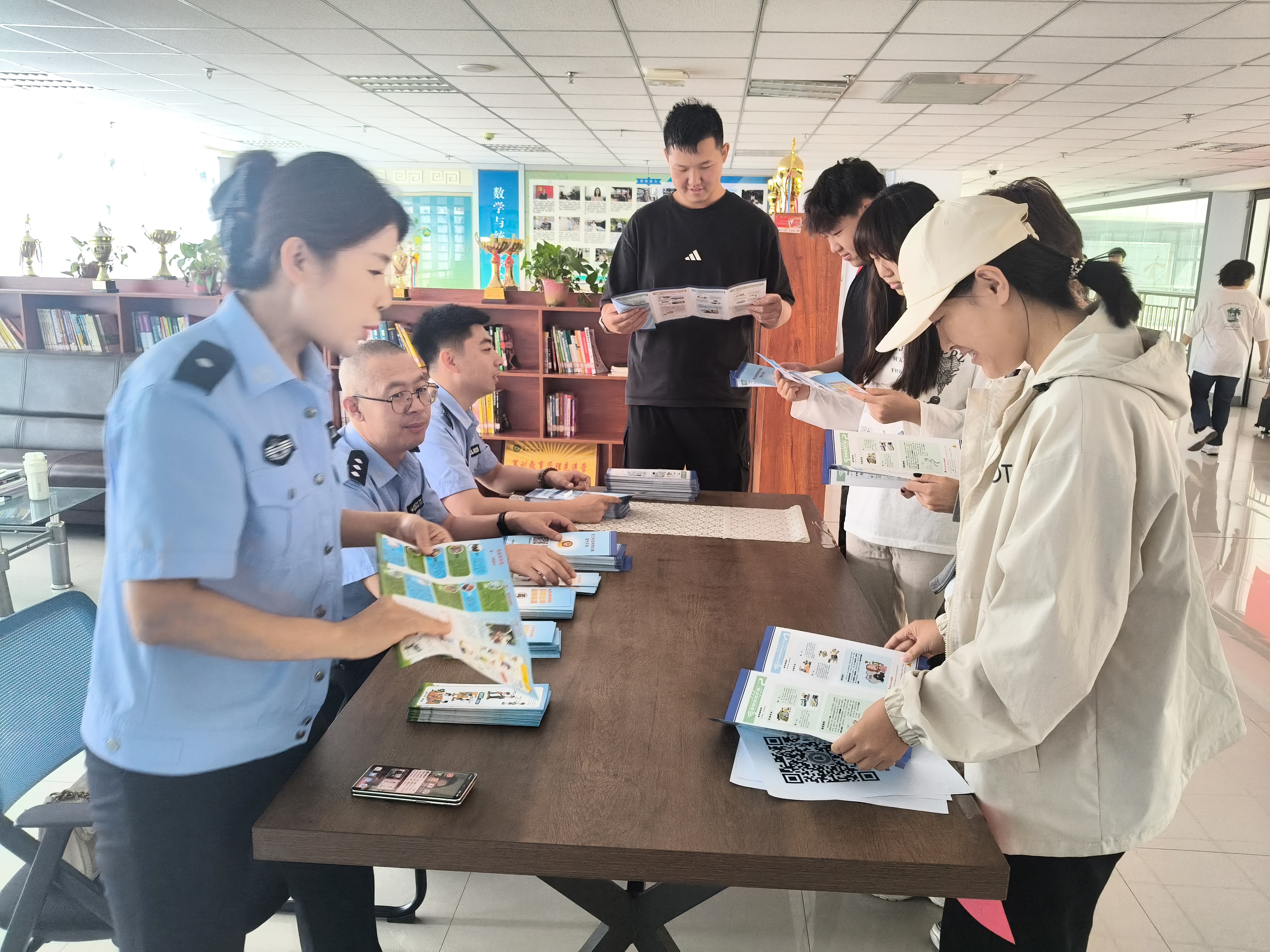 法治护航新学期，安全相伴新征程——内蒙古乌兰察布市公安局集宁分局开展高校迎新法治宣传活动