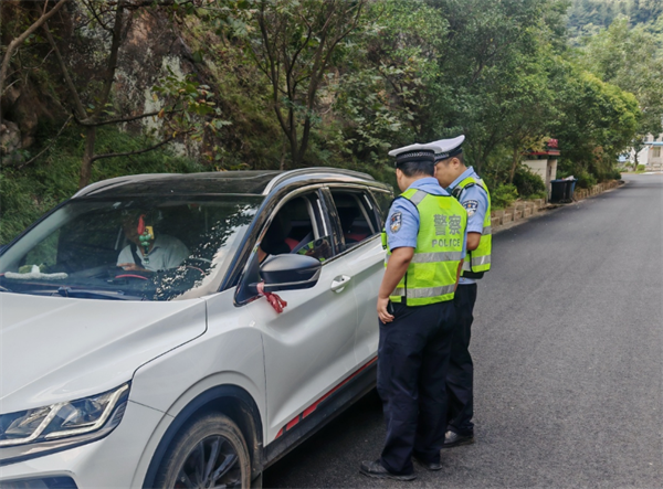 陕西柞水公安红岩寺派出所：护航开学季 严查交通违法筑牢法治平安防线