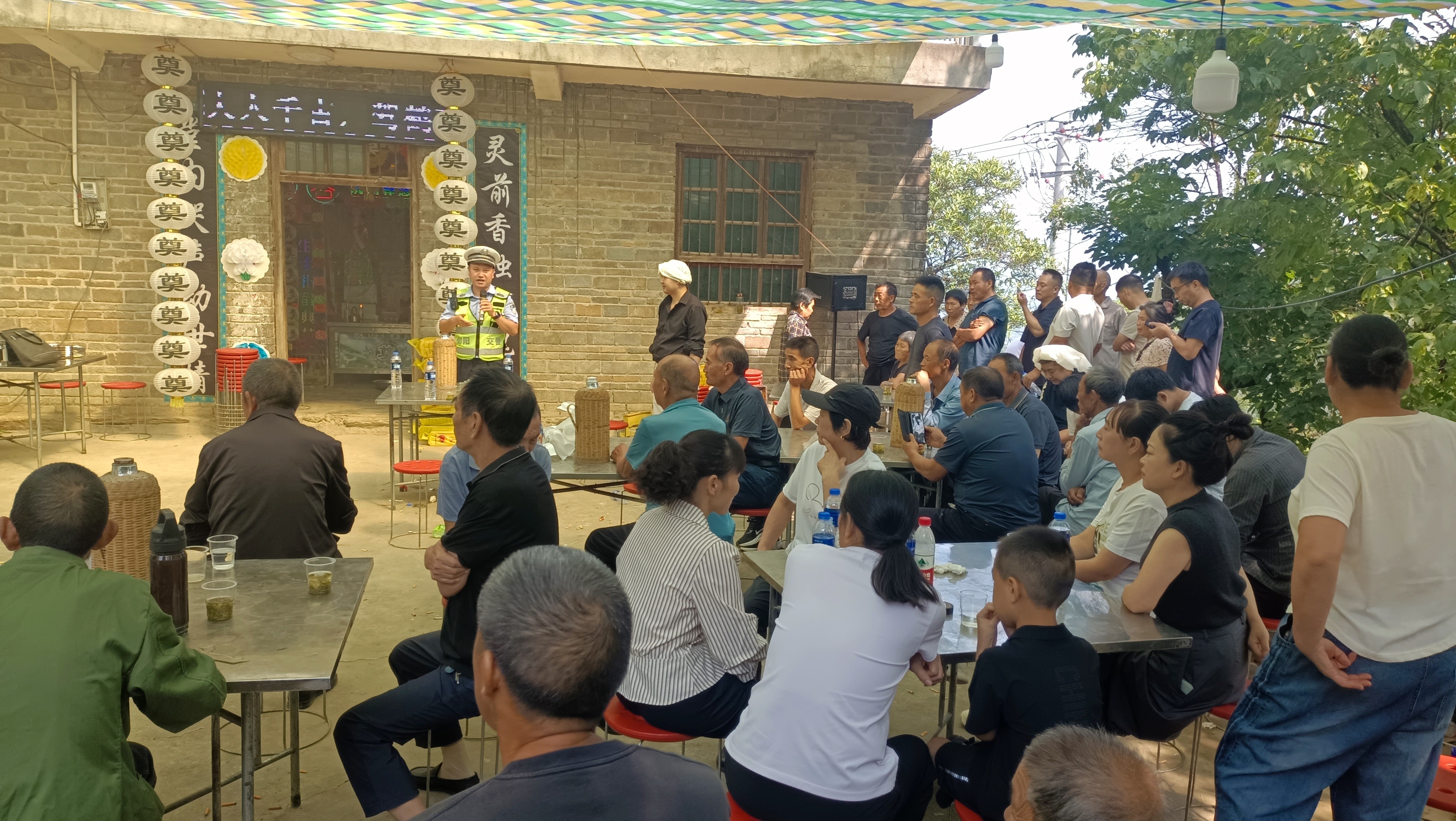 陕西旬阳城郊派出所:宣传多点开花 平安一路相伴
