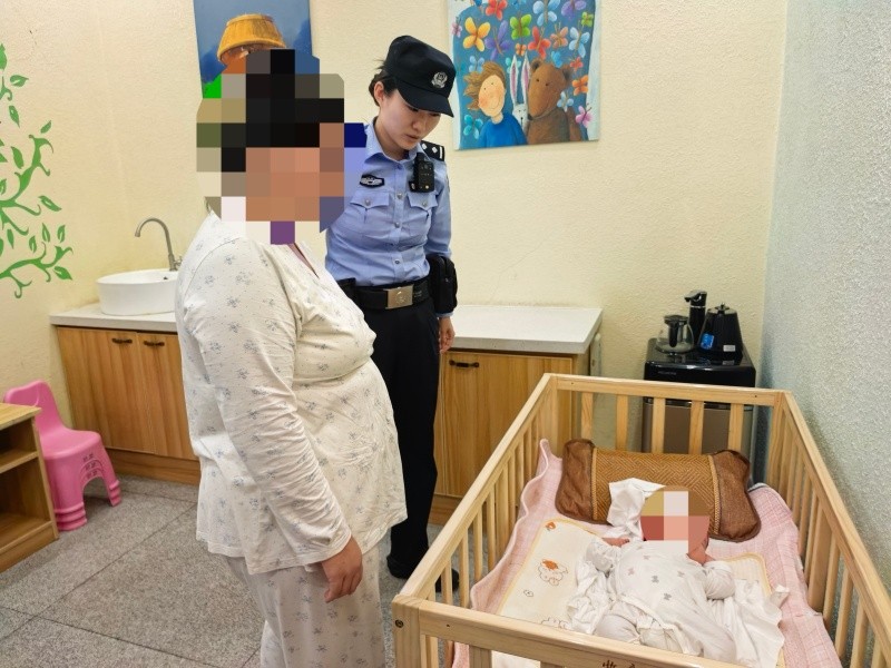 佳木斯火车站派出所女子巡控大队温情守护旅客平安出行