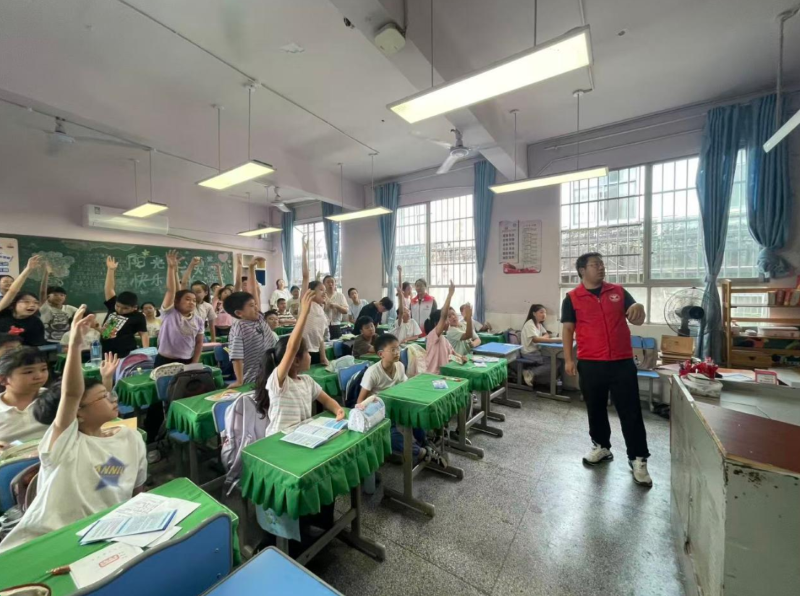 沙市区中山街道：禁毒宣讲进校园，“开学第一课”筑牢青春防线